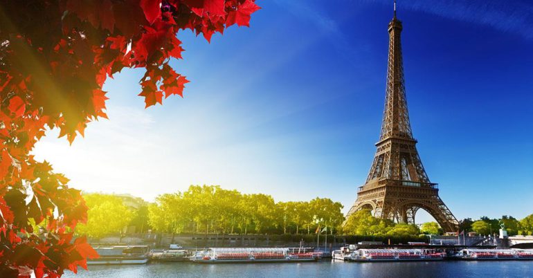 Cruise around the Seine only with an E-Tech electric drive?